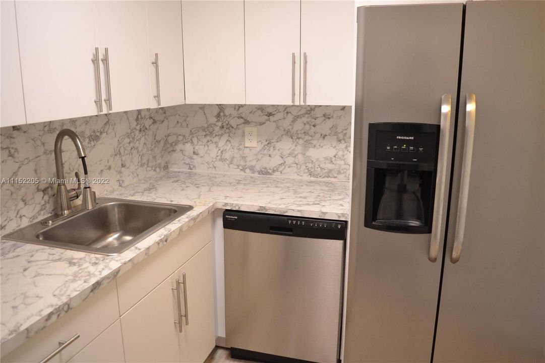 Recently Rented: $2,000 (3 beds, 2 baths, 1035 Square Feet)