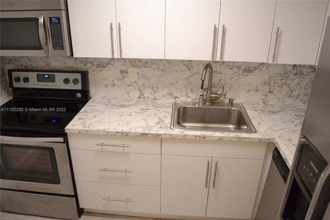 Recently Rented: $2,000 (3 beds, 2 baths, 1035 Square Feet)