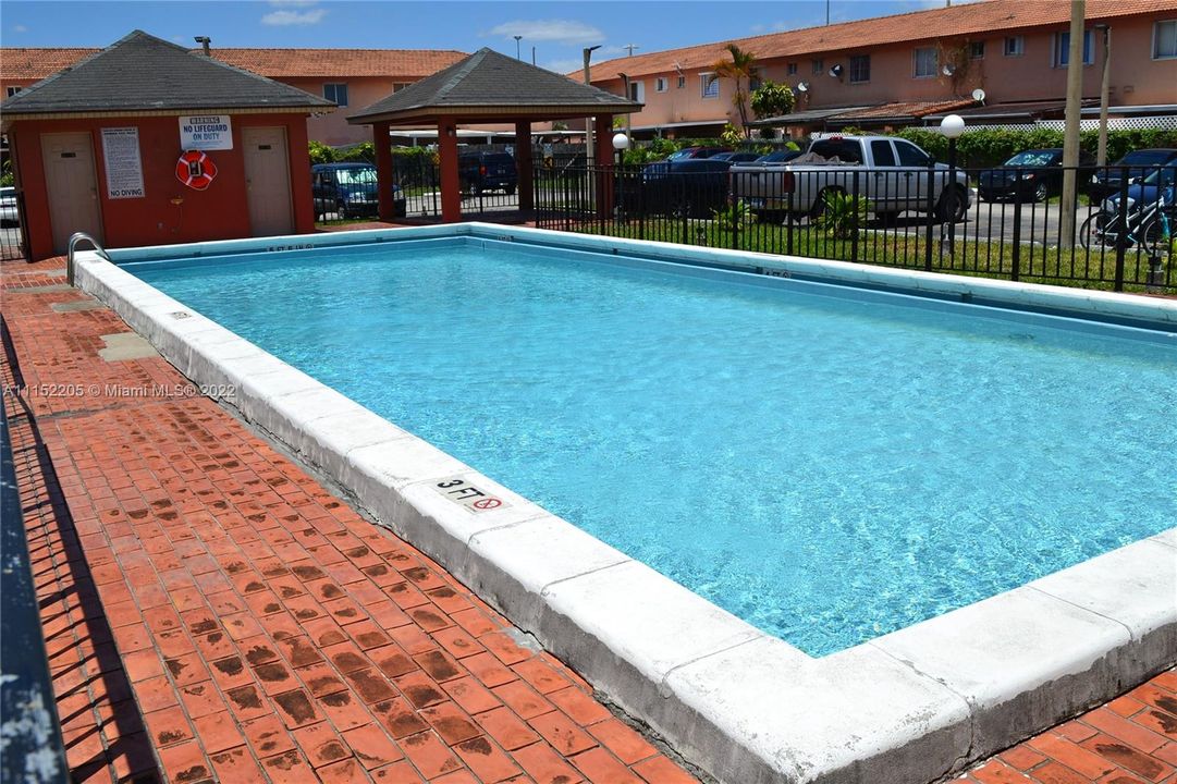 Recently Rented: $2,000 (3 beds, 2 baths, 1035 Square Feet)