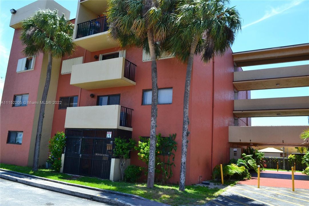 Recently Rented: $2,000 (3 beds, 2 baths, 1035 Square Feet)