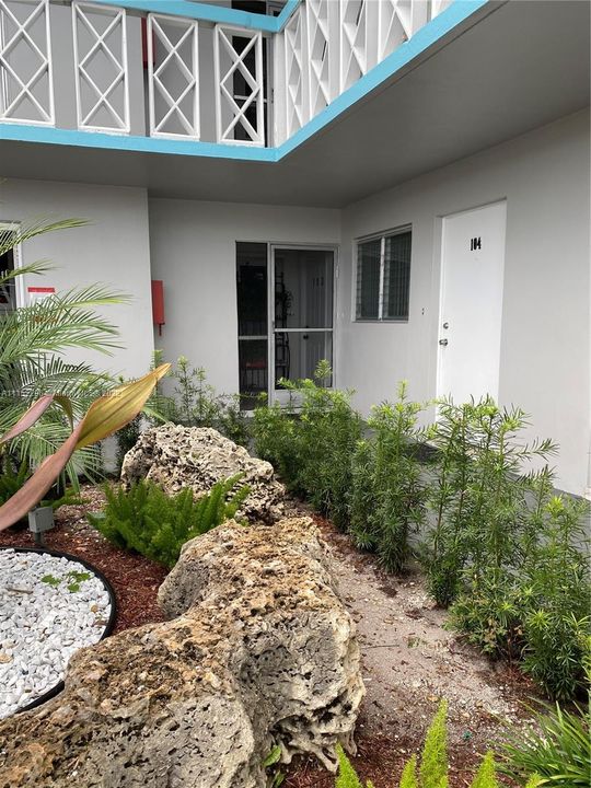 Vendido Recientemente: $144,900 (2 camas, 2 baños, 890 Pies cuadrados)