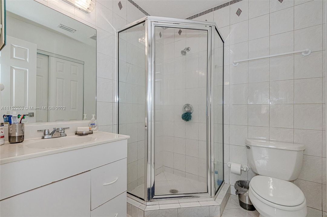 最近售出: $995,000 (4 贝兹, 3 浴室, 3425 平方英尺)