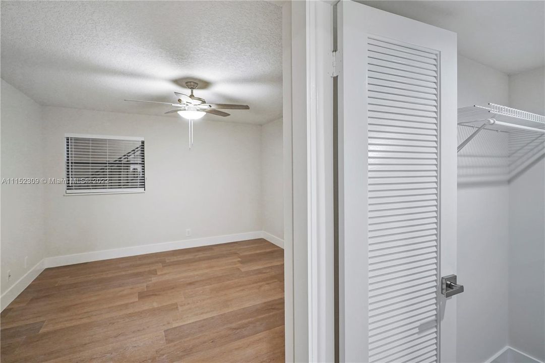 Recently Sold: $399,000 (2 beds, 2 baths, 1369 Square Feet)