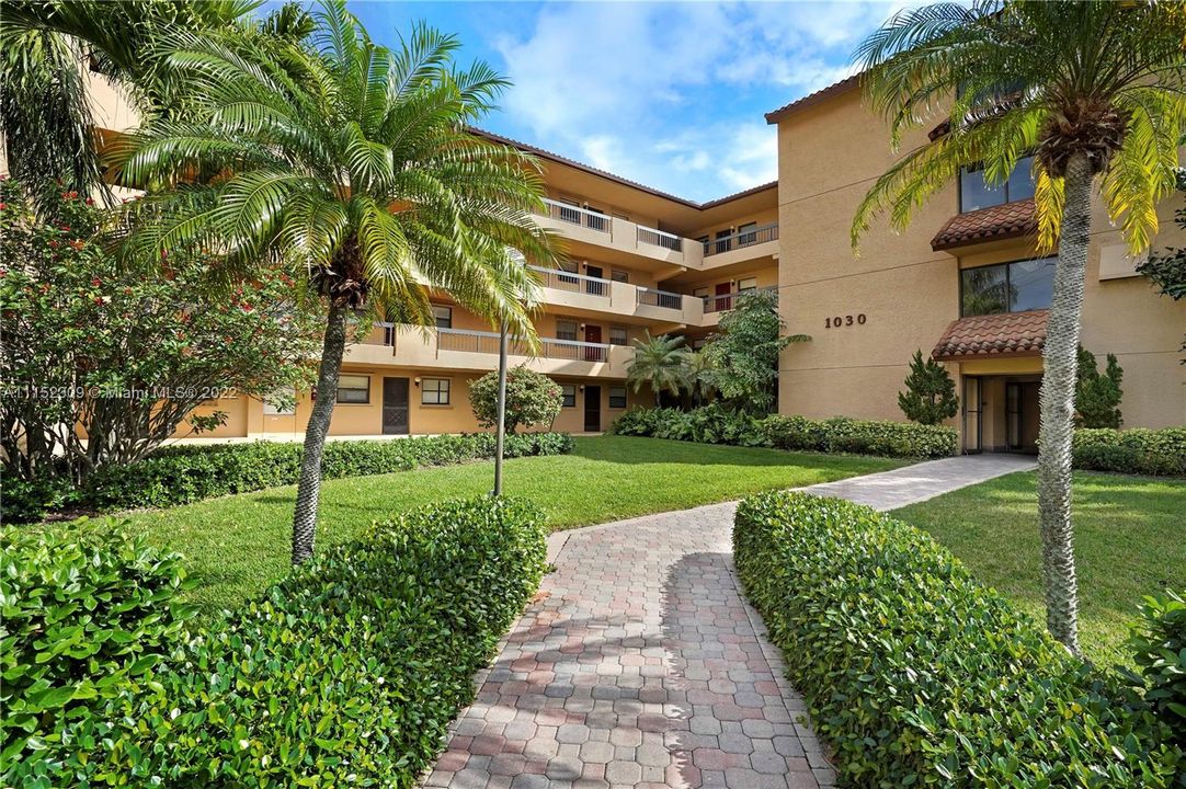 Recently Sold: $399,000 (2 beds, 2 baths, 1369 Square Feet)