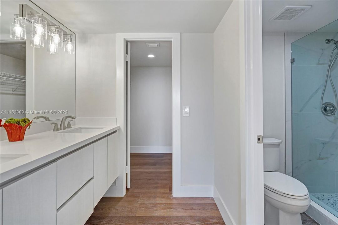 Recently Sold: $399,000 (2 beds, 2 baths, 1369 Square Feet)