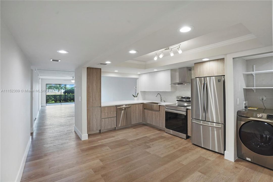 Recently Sold: $399,000 (2 beds, 2 baths, 1369 Square Feet)
