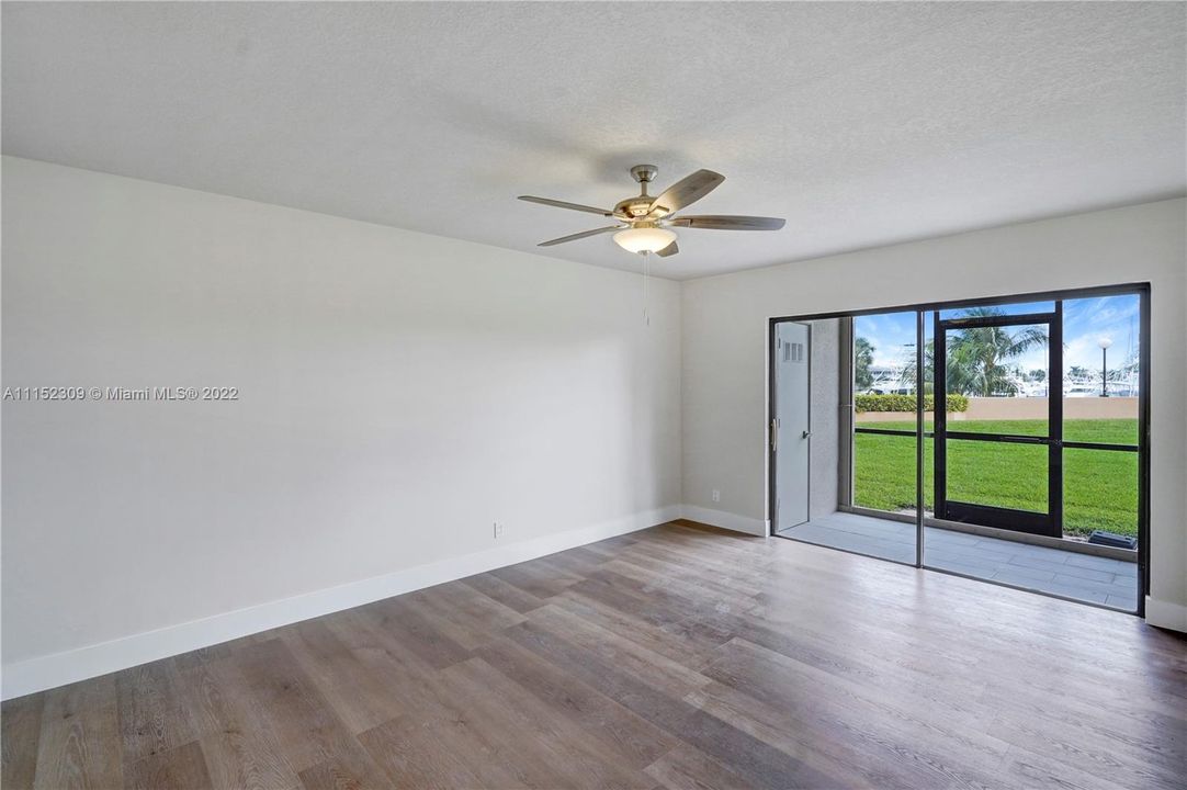 Recently Sold: $399,000 (2 beds, 2 baths, 1369 Square Feet)