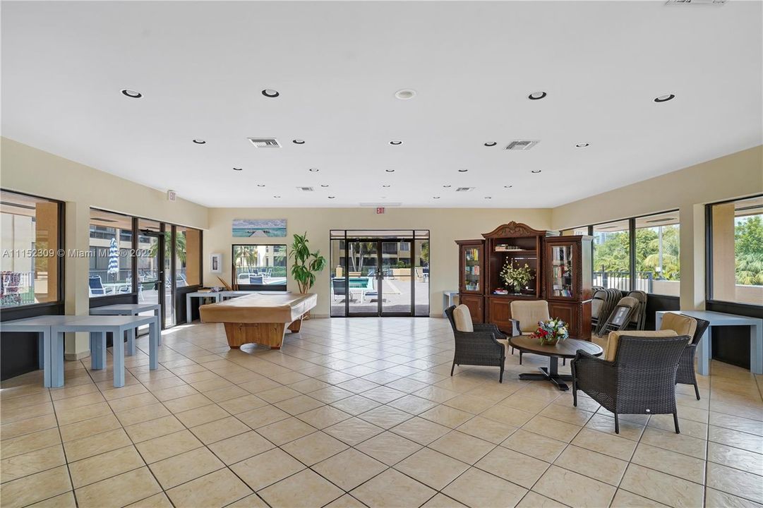 Recently Sold: $399,000 (2 beds, 2 baths, 1369 Square Feet)