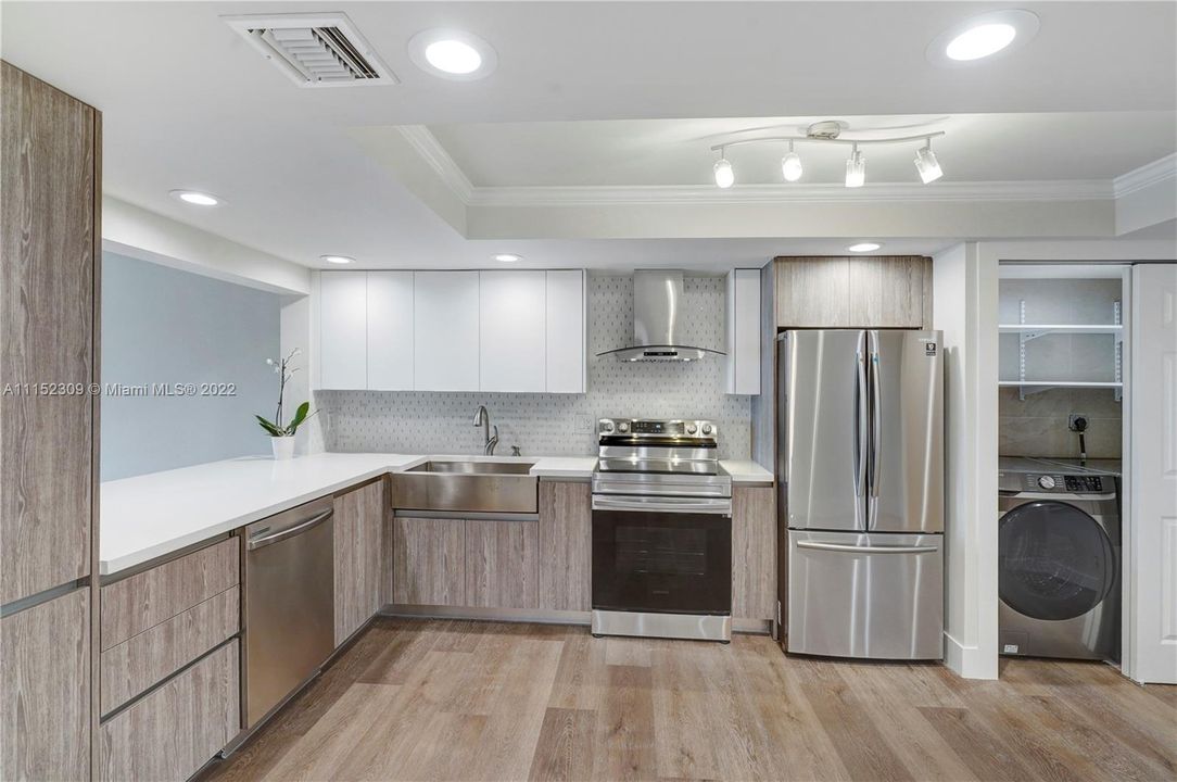 Recently Sold: $399,000 (2 beds, 2 baths, 1369 Square Feet)