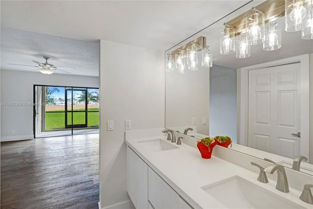 Recently Sold: $399,000 (2 beds, 2 baths, 1369 Square Feet)