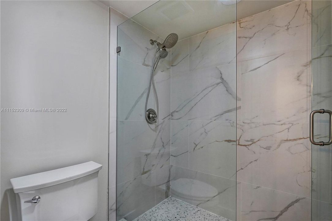 Recently Sold: $399,000 (2 beds, 2 baths, 1369 Square Feet)
