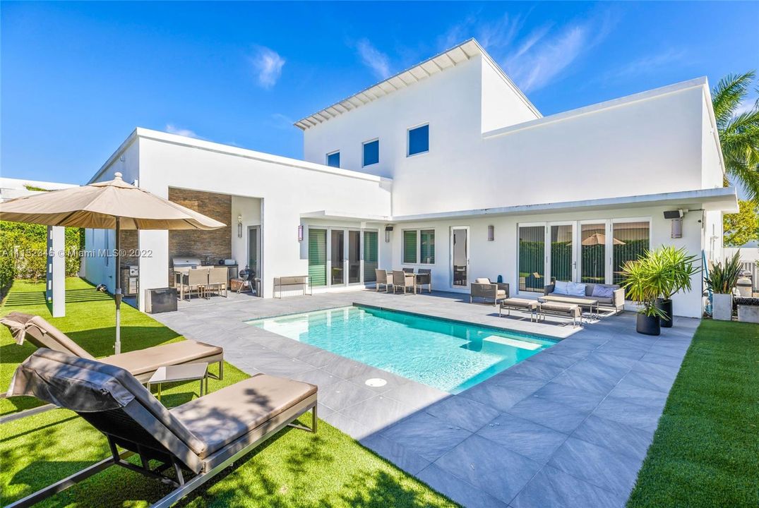 Recently Sold: $1,799,000 (6 beds, 6 baths, 3638 Square Feet)