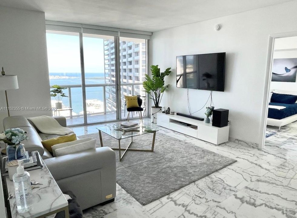 Recently Sold: $840,000 (1 beds, 1 baths, 898 Square Feet)