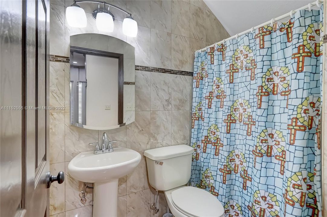 最近售出: $530,000 (0 贝兹, 0 浴室, 2806 平方英尺)