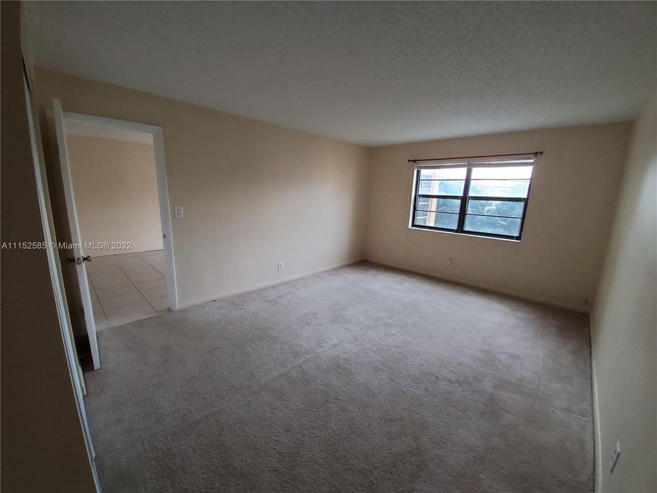 Recently Sold: $155,900 (1 beds, 1 baths, 741 Square Feet)