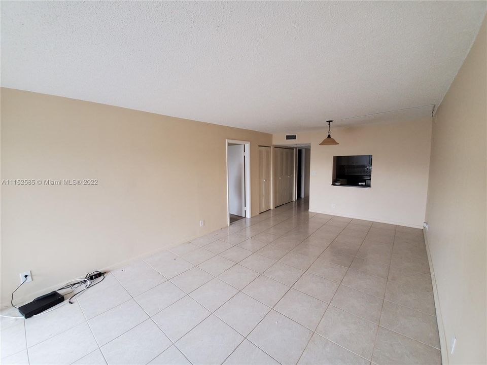 Recently Sold: $155,900 (1 beds, 1 baths, 741 Square Feet)