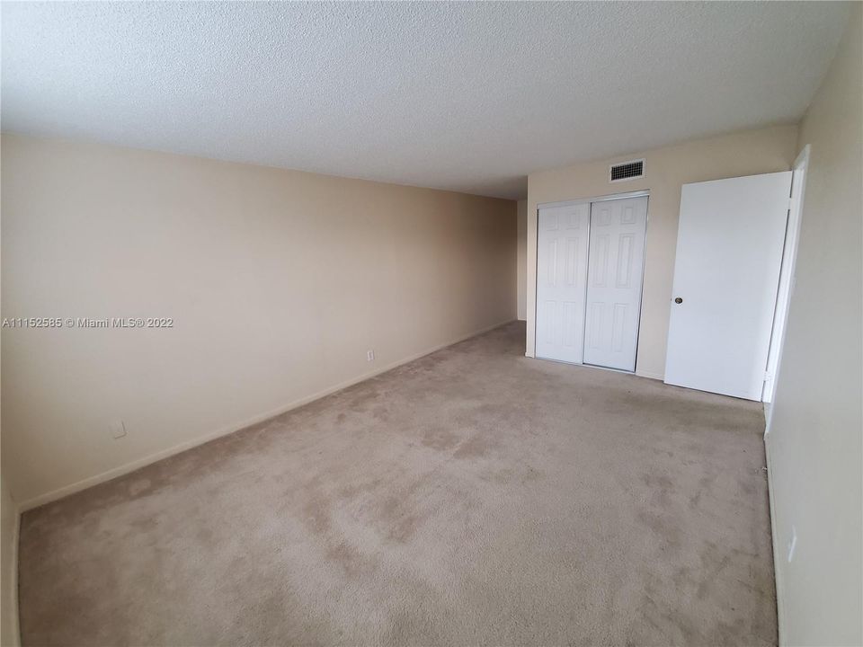 Recently Sold: $155,900 (1 beds, 1 baths, 741 Square Feet)