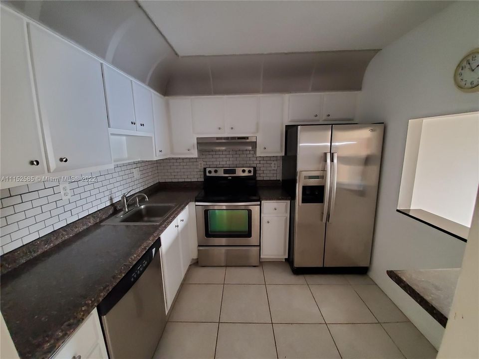 Recently Sold: $155,900 (1 beds, 1 baths, 741 Square Feet)