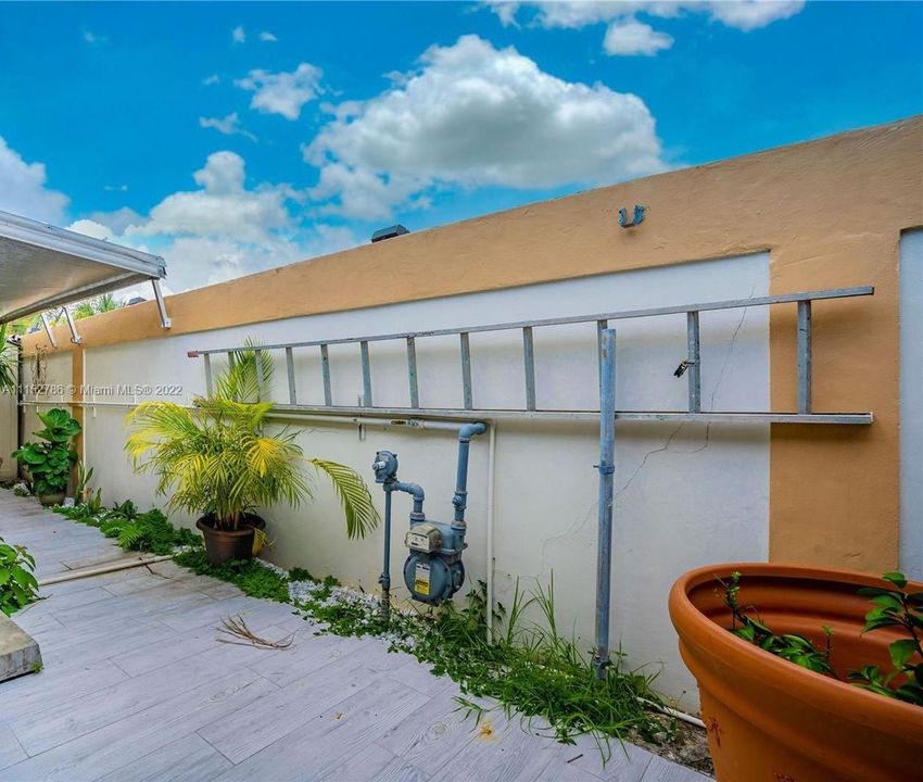 Recently Sold: $898,000 (0 beds, 0 baths, 2266 Square Feet)