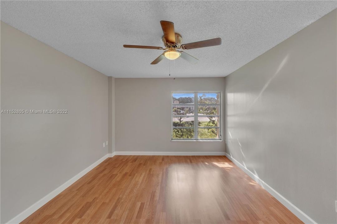 最近租的: $1,900 (2 贝兹, 2 浴室, 1022 平方英尺)