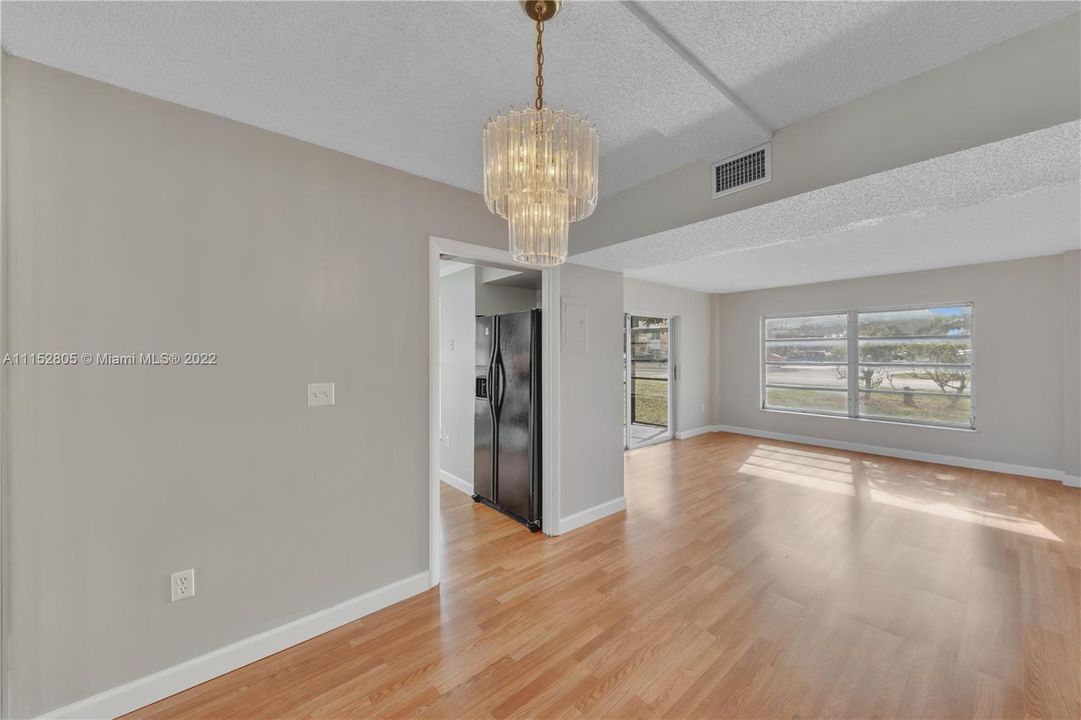 最近租的: $1,900 (2 贝兹, 2 浴室, 1022 平方英尺)