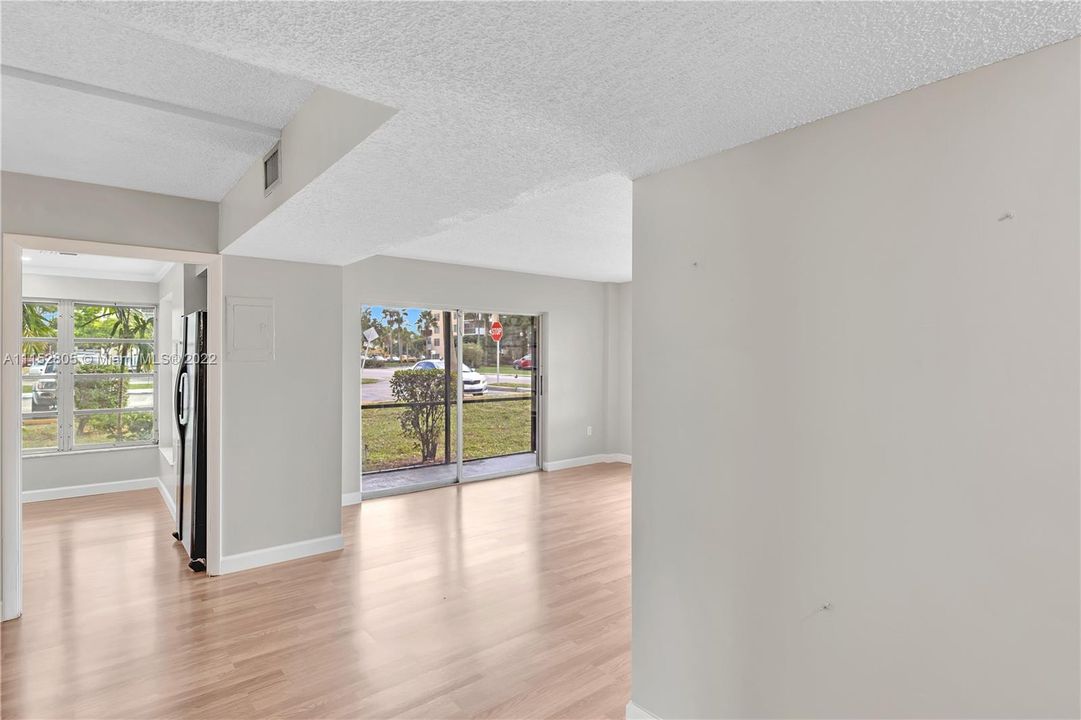 最近租的: $1,900 (2 贝兹, 2 浴室, 1022 平方英尺)