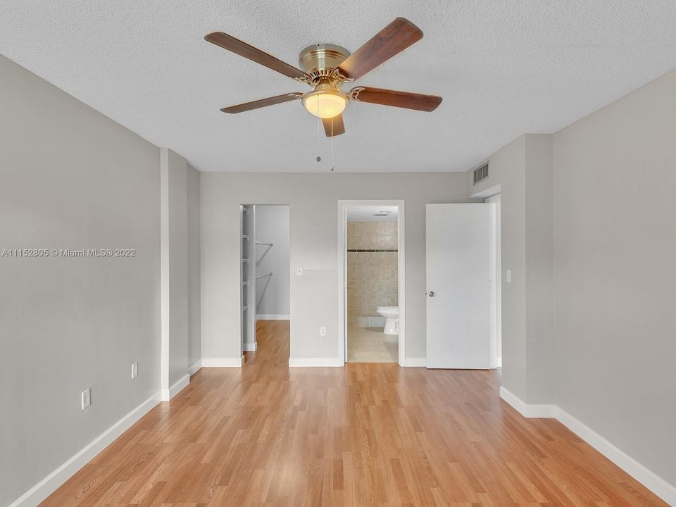 最近租的: $1,900 (2 贝兹, 2 浴室, 1022 平方英尺)