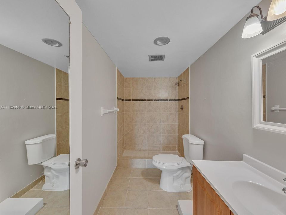 最近租的: $1,900 (2 贝兹, 2 浴室, 1022 平方英尺)