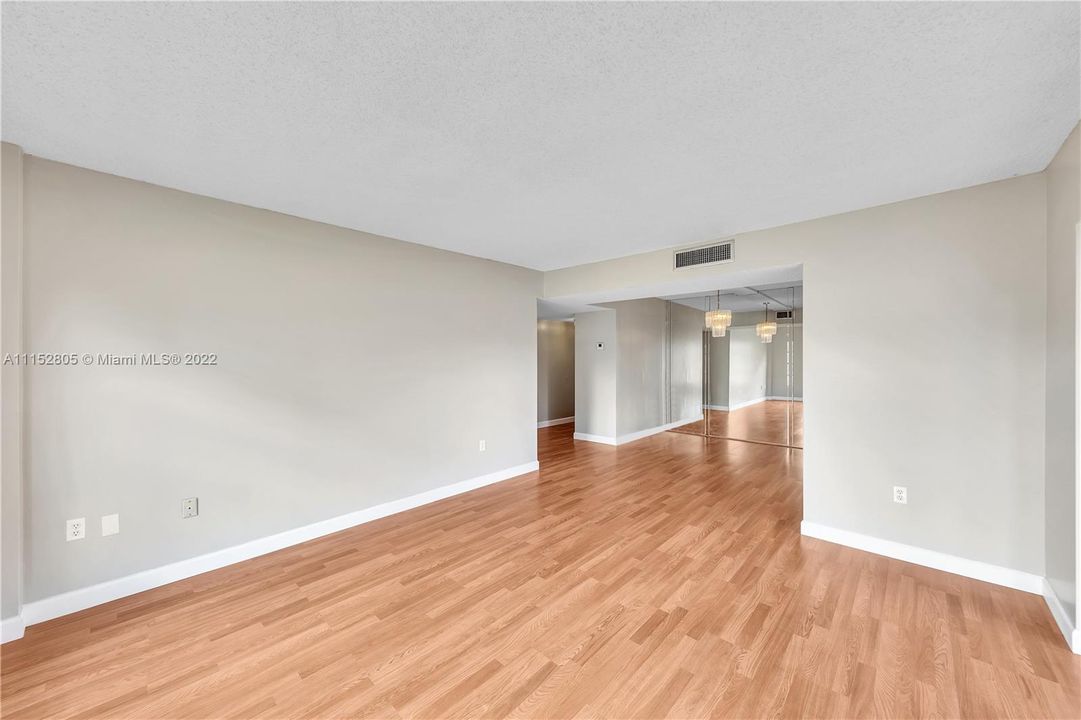 最近租的: $1,900 (2 贝兹, 2 浴室, 1022 平方英尺)