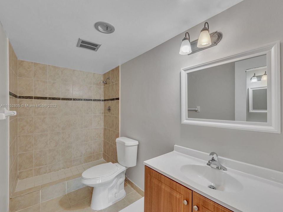 最近租的: $1,900 (2 贝兹, 2 浴室, 1022 平方英尺)