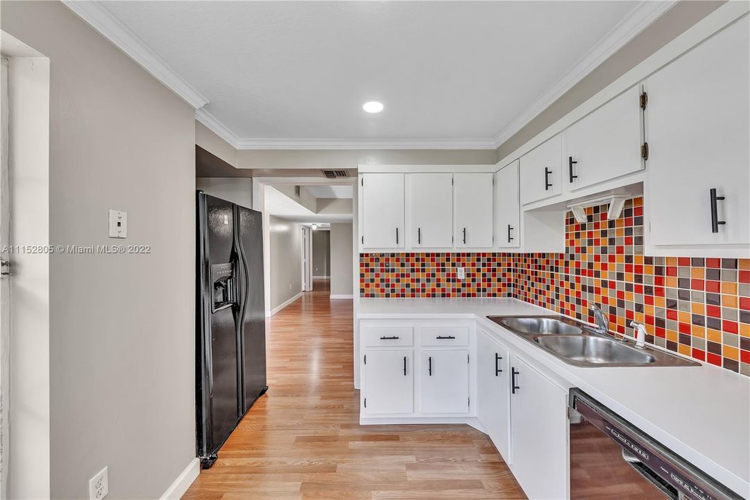 最近租的: $1,900 (2 贝兹, 2 浴室, 1022 平方英尺)