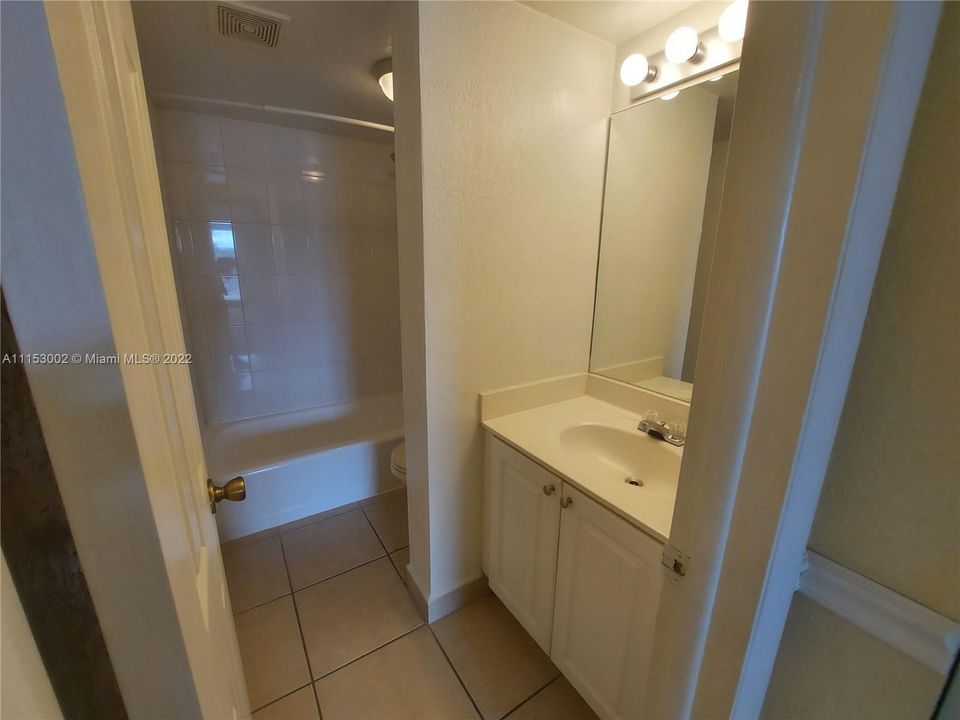 Recently Rented: $20,400 (1 beds, 1 baths, 760 Square Feet)