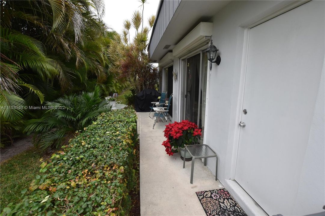 Recently Sold: $174,500 (1 beds, 2 baths, 999 Square Feet)