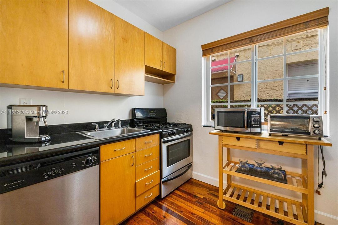 Recently Rented: $2,699 (1 beds, 1 baths, 700 Square Feet)