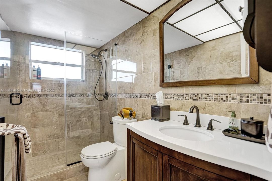 最近售出: $105,000 (1 贝兹, 1 浴室, 750 平方英尺)