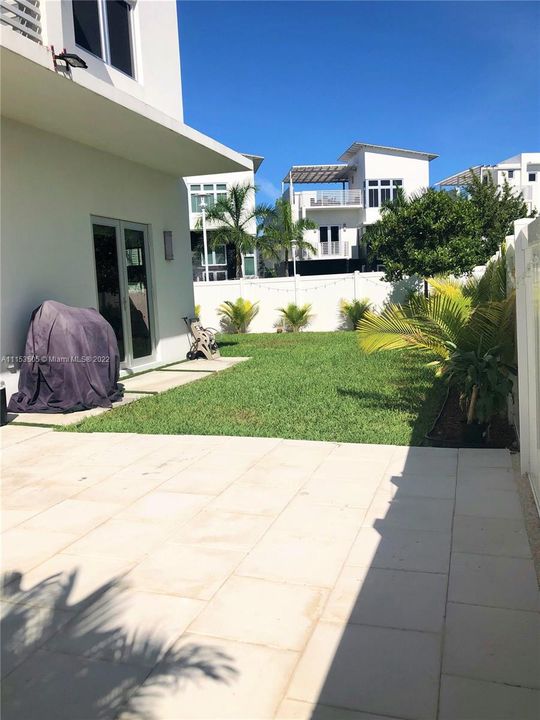 Recently Sold: $1,200,000 (5 beds, 5 baths, 4247 Square Feet)