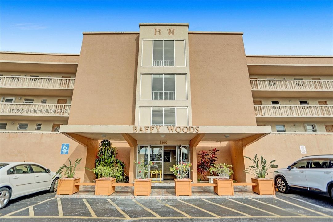 Entry to Baffy Woods