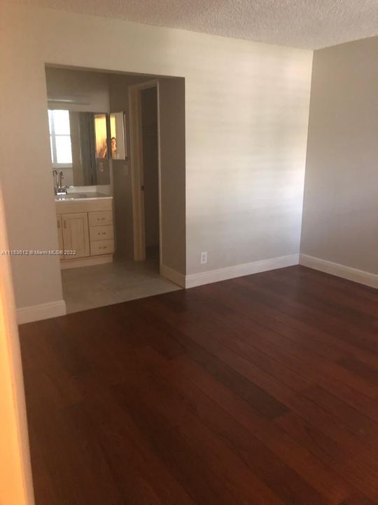 Recently Rented: $1,800 (2 beds, 2 baths, 960 Square Feet)