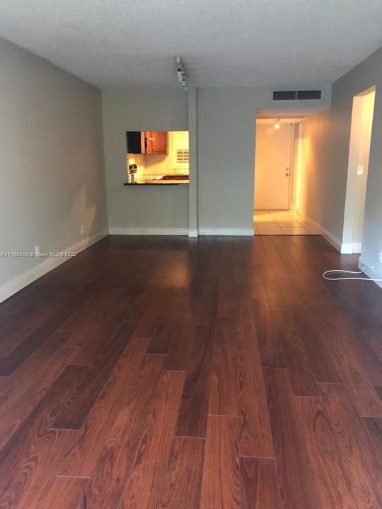 Recently Rented: $1,800 (2 beds, 2 baths, 960 Square Feet)