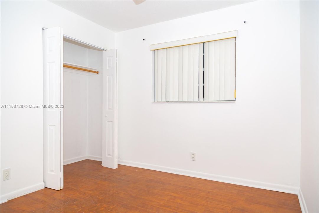 Recently Sold: $300,000 (3 beds, 2 baths, 1252 Square Feet)