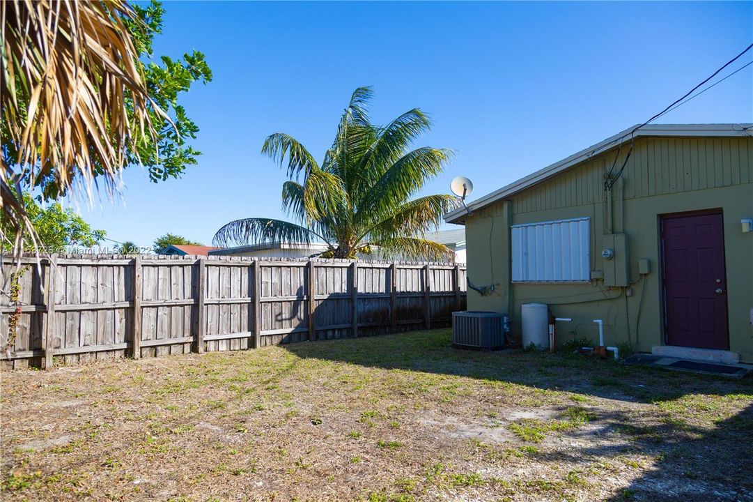 Recently Sold: $300,000 (3 beds, 2 baths, 1252 Square Feet)