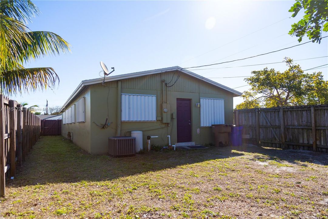 Recently Sold: $300,000 (3 beds, 2 baths, 1252 Square Feet)