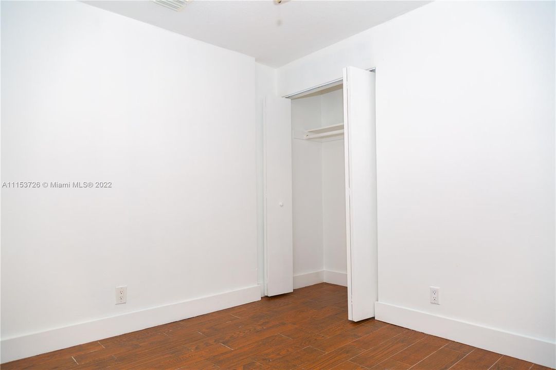 Recently Sold: $300,000 (3 beds, 2 baths, 1252 Square Feet)