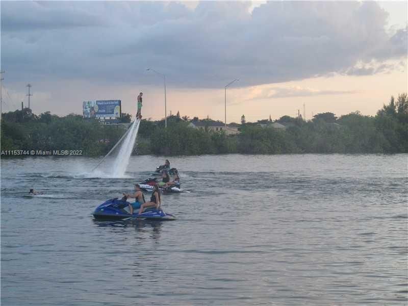 Recently Sold: $345,000 (3 beds, 2 baths, 1460 Square Feet)