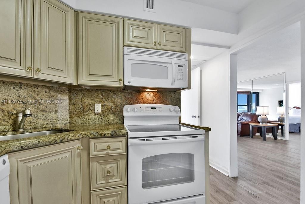 Recently Sold: $500,000 (2 beds, 2 baths, 960 Square Feet)