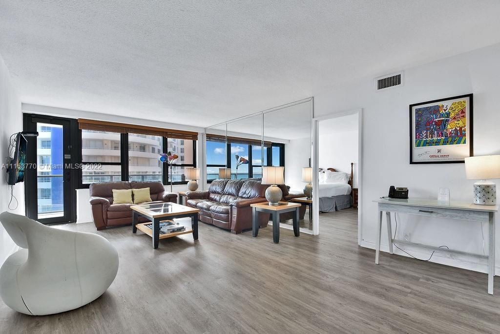 Recently Sold: $500,000 (2 beds, 2 baths, 960 Square Feet)