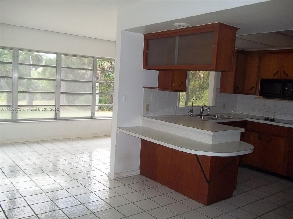 Breakfast room or dining area off kitchen