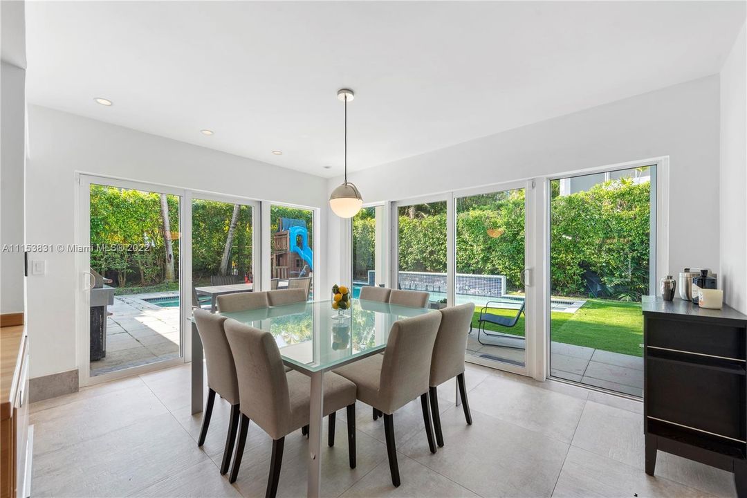 Recently Sold: $3,350,000 (4 beds, 3 baths, 2644 Square Feet)