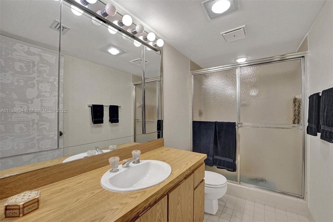 Vendido Recientemente: $860,000 (2 camas, 2 baños, 1500 Pies cuadrados)