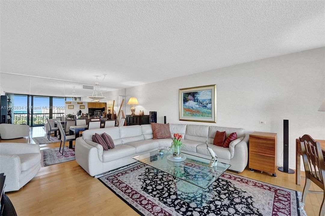 Vendido Recientemente: $860,000 (2 camas, 2 baños, 1500 Pies cuadrados)